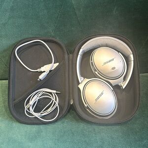 BOSE QuietComfort headphones